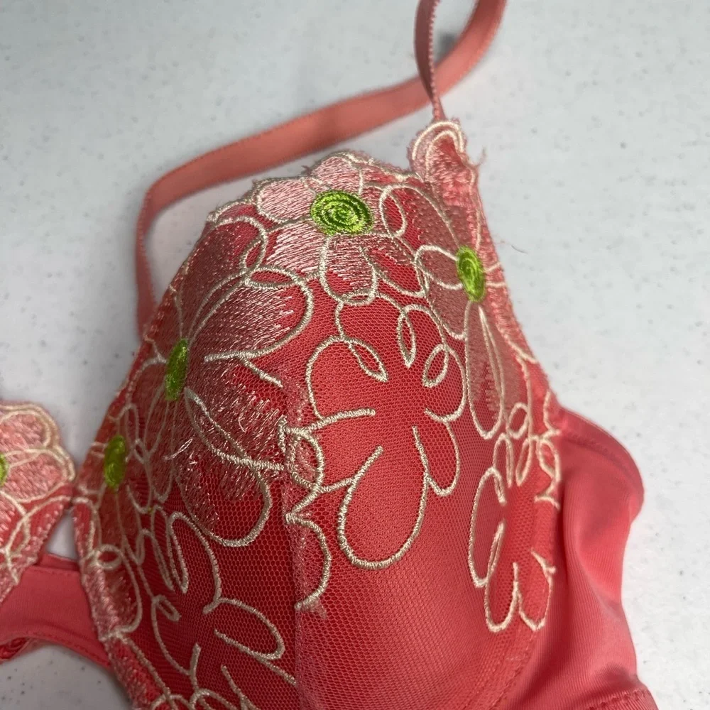 QT VNTG lace floral embroidered peach colored padded bra 36C pinup/rockabilly